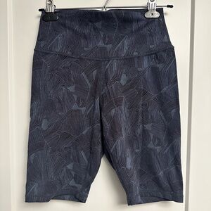 ZYIA Navy Dream Alight Hi-rise Hustle Shorts, size medium